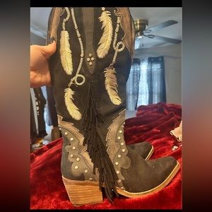 Dingo Womens western boots. Size 9. Great condition, only worn 2-3 times.